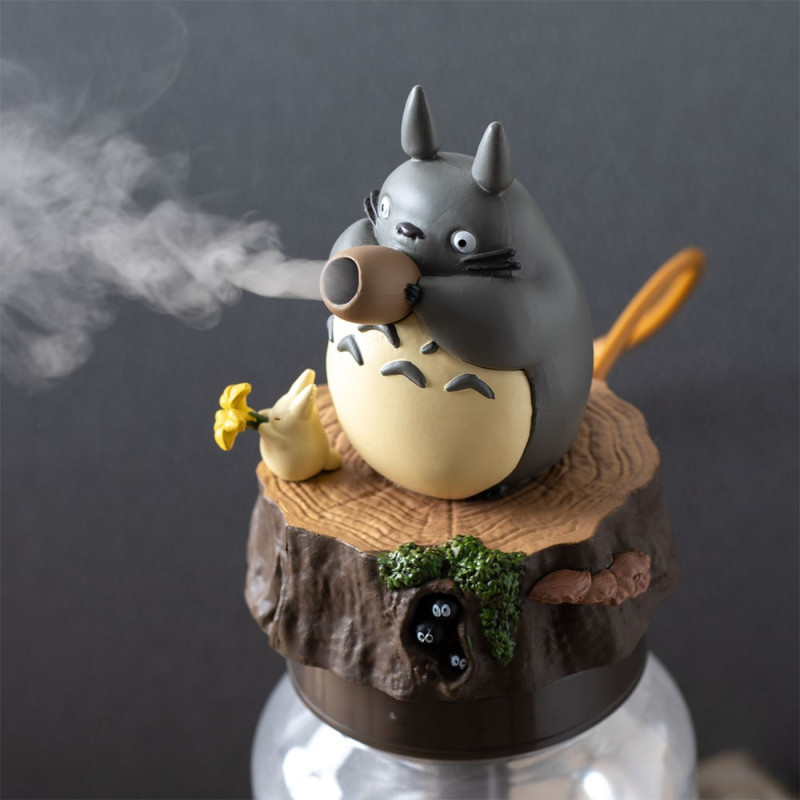 Mon Voisin Totoro - Humidificateur Totoro Gris joue de l'ocarina