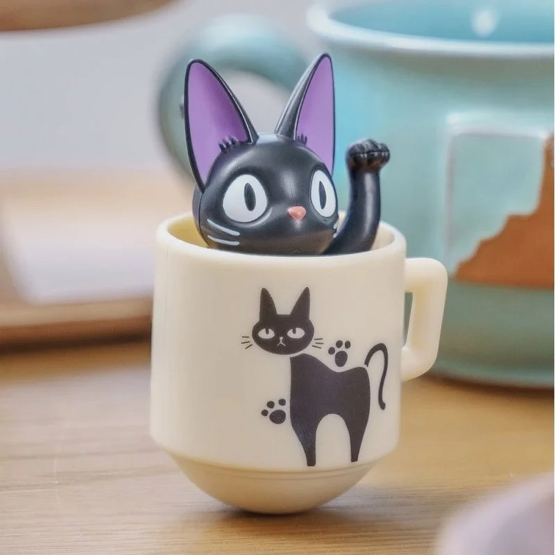 Kiki la Petite Sorcière - Figurine culbuto Jiji dans sa tasse