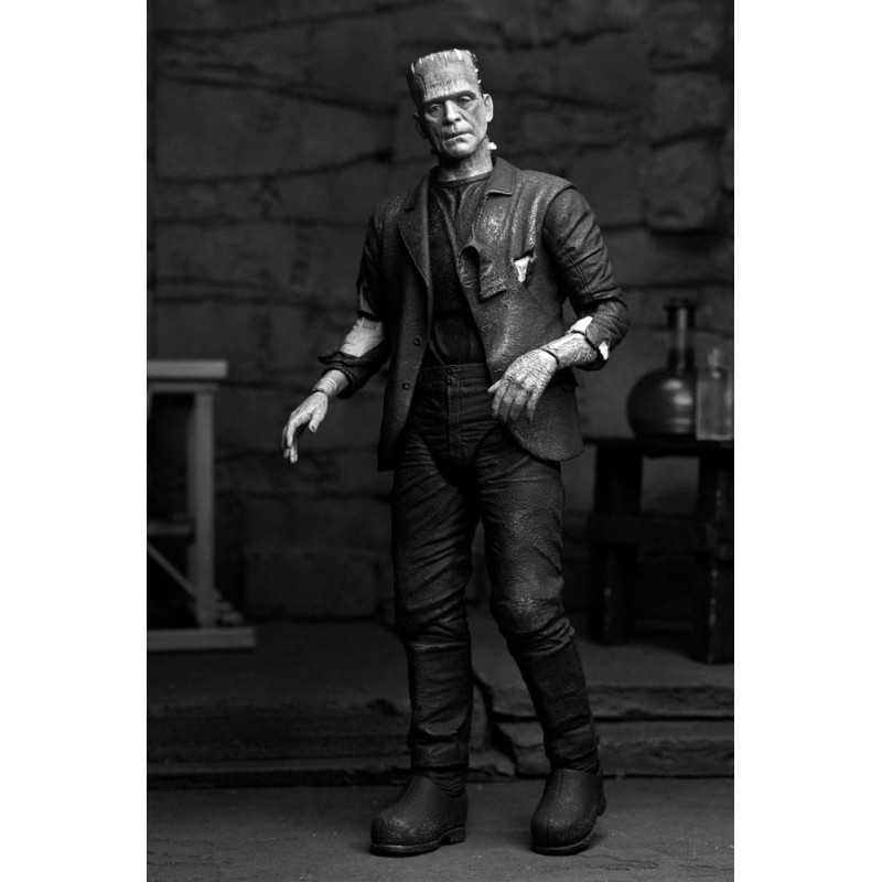 OCTOBRE 2025 : Universal Monsters - Bride of Frankenstein - Figurine Ultimate Frankenstein's Monster (B&W) 18 cm