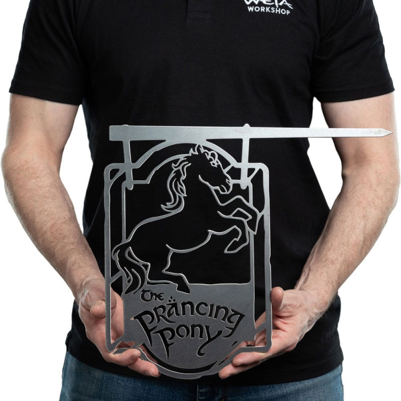 SEPTEMBRE 2025 : Lord of the Rings - Panneau en métal The Prancing Pony 32 cm