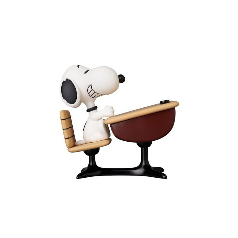 MARS 2026 : Peanuts - Figurine Medicom UDF série 18 Snoopy with desk 9 cm