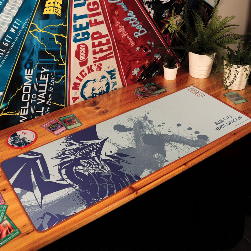 DÉCEMBRE 2025 : Yu-Gi-Oh! - Tapis de Bureau XL + 1 Sous-Verre Blue Eyes White Dragon