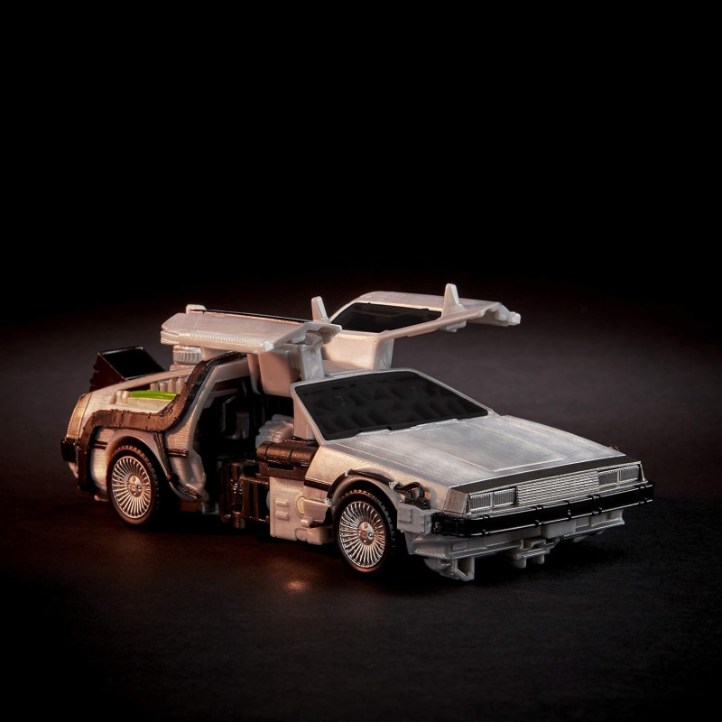 DÉCEMBRE 2025 : Transformers x Back To The Future - Figurine Gigawatt figurine Delorean 14 cm