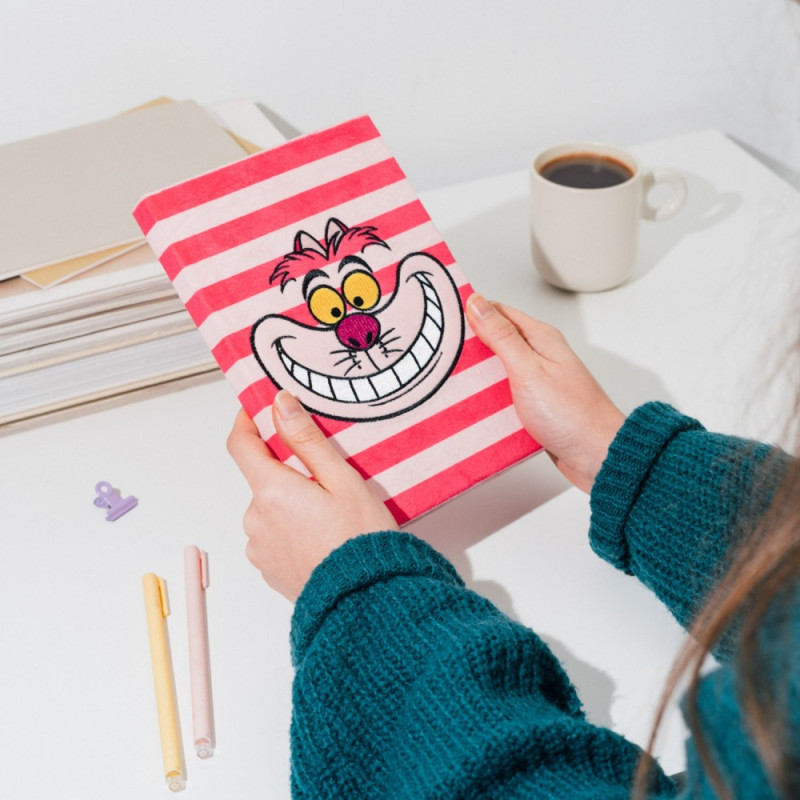 Disney : Alice au Pays des Merveilles - Carnet A5 couverture peluche Cheshire Cat