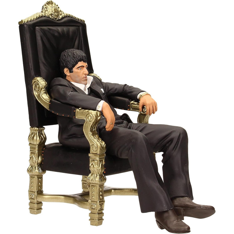 Tony Montana assis dans son fauteuil avec M16 – Movie Icons PV