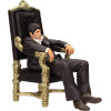 Tony Montana assis dans son fauteuil avec M16 – Movie Icons PV