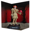 IT : Welcome to Derry - Statue PVC Movie Maniacs Pennywise (Flashback) (Gold Label) 16 cm avec décor