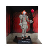 Welcome to Derry - Statue PVC Movie Maniacs Pennywise (Gold Label) 16 cm de face dans décor