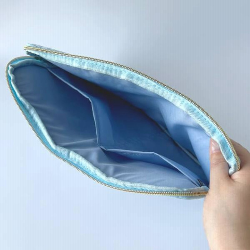 Pochette Jiji Fleur Bleue 21x28,5x1,5 cm – Kiki la Petite Sorcière