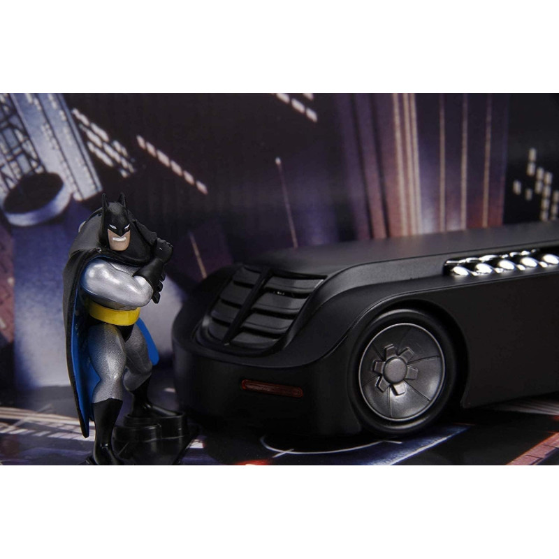 DC Comics - 1/24 Batman Animated Series Batmobile + figurine