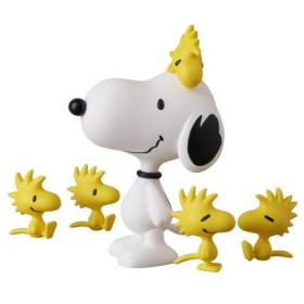 Peanuts - Figurine Medicom UDF série 19 Snoopy Happiness is all your friends