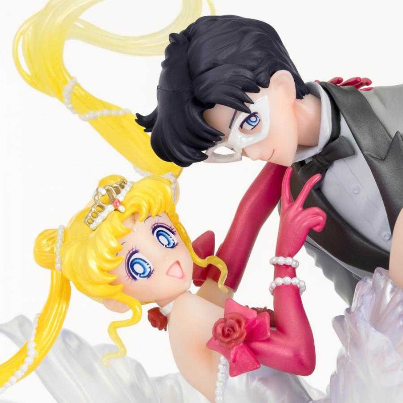 Sailor Moon – Figurine Usagi Tuxedo Mask Glow 23cm – Bandai