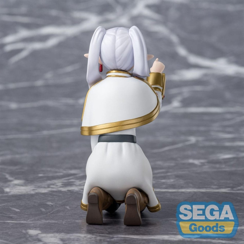Frieren – Figurine PM Perching Frieren Poking Something 10 cm – Sega