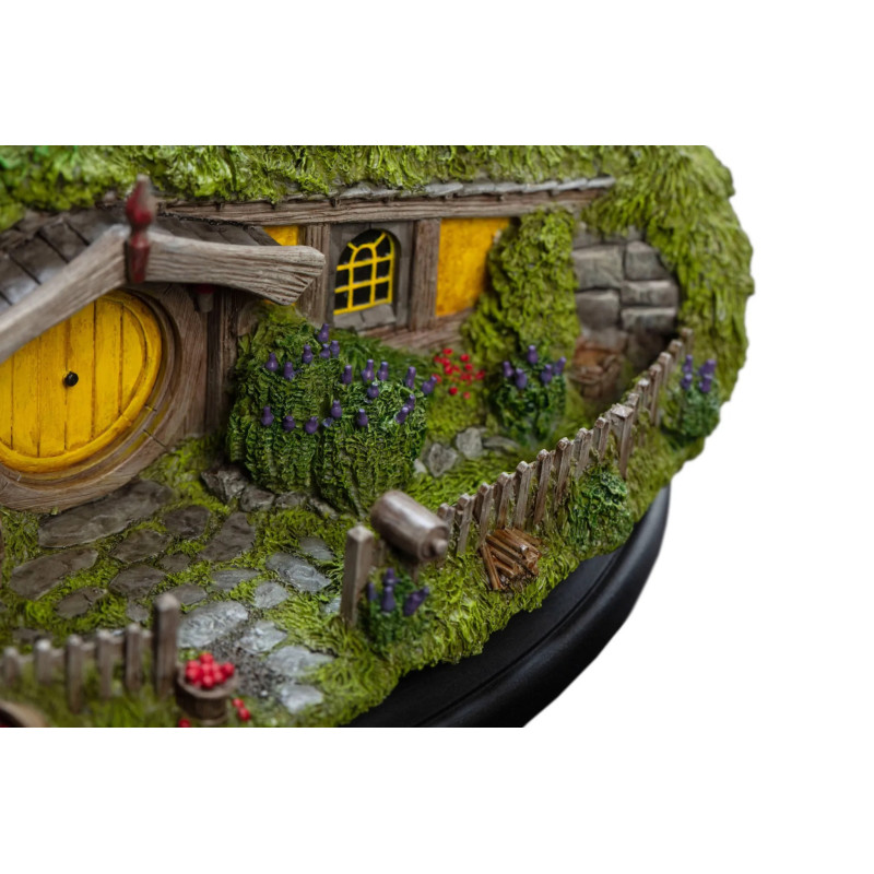 Statue Hobbit Hole 13 Apple Orchard – Weta Workshop