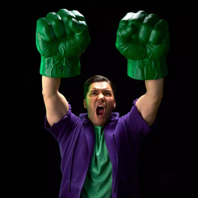 SEPTEMBRE 2026 : Marvel - Poings Hulk Replica Legend Series 1/1
