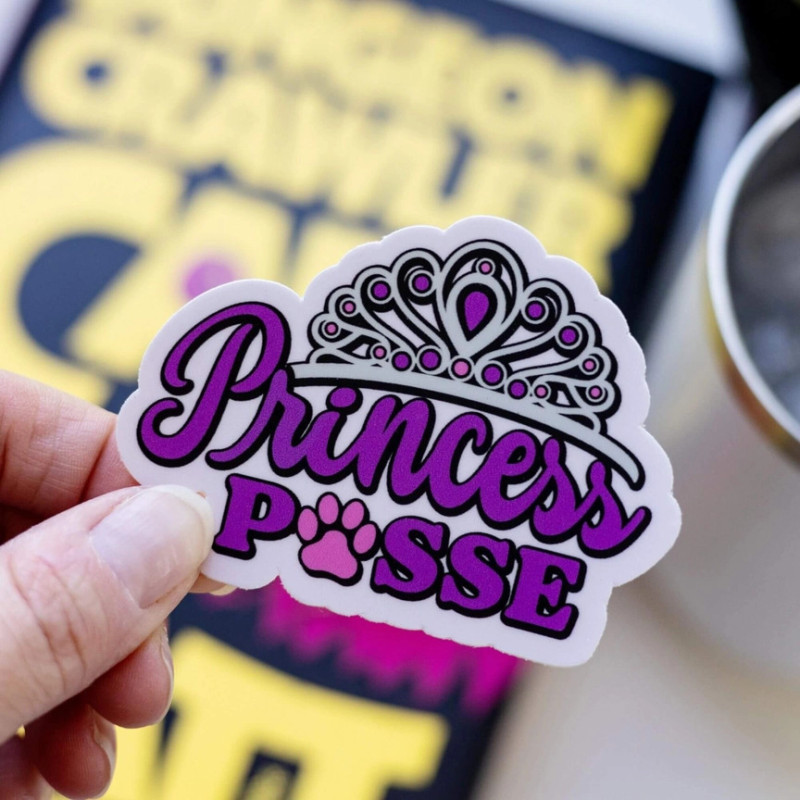 Dungeon Crawler Carl - Autocollant Princess Posse - Kingdom of Threads