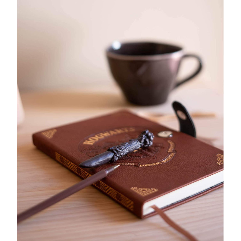 Harry Potter - Carnet A5 Hogwarts + stylo baguette